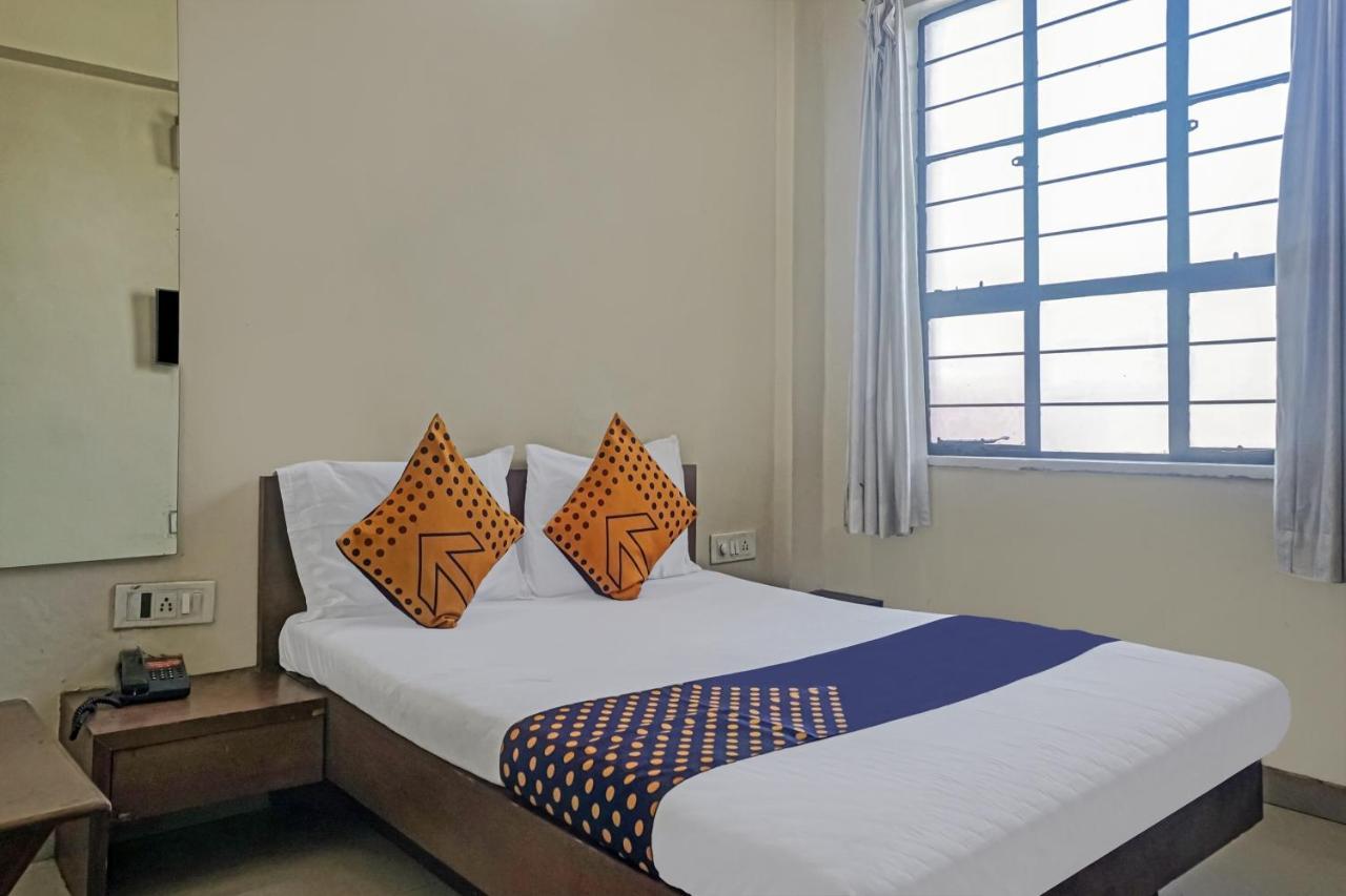 Oyo Flagship 75444 Hotel Kinara Lodging & Boarding Mangvadi Esterno foto