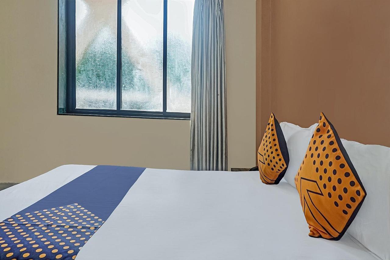 Oyo Flagship 75444 Hotel Kinara Lodging & Boarding Mangvadi Esterno foto