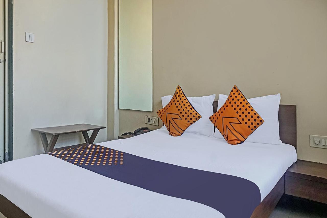 Oyo Flagship 75444 Hotel Kinara Lodging & Boarding Mangvadi Esterno foto