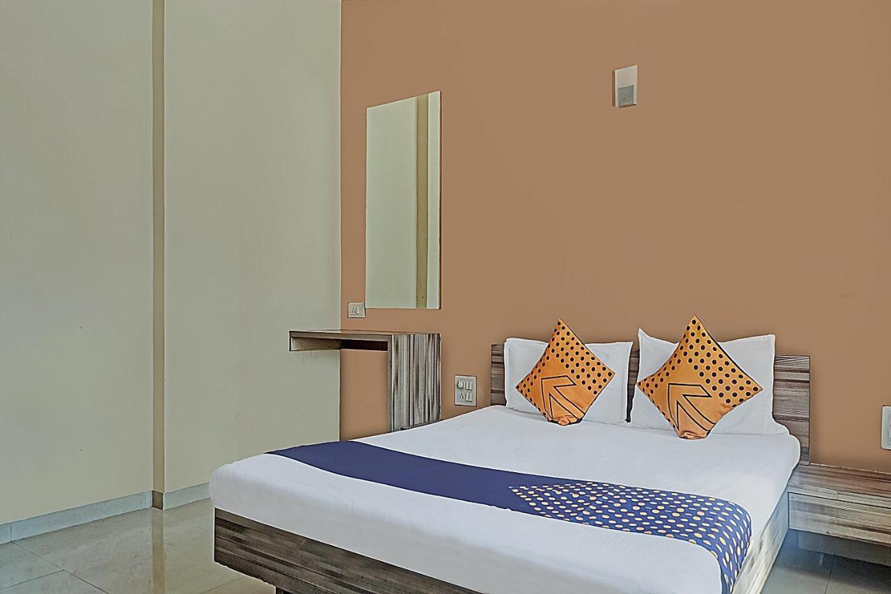 Oyo Flagship 75444 Hotel Kinara Lodging & Boarding Mangvadi Esterno foto