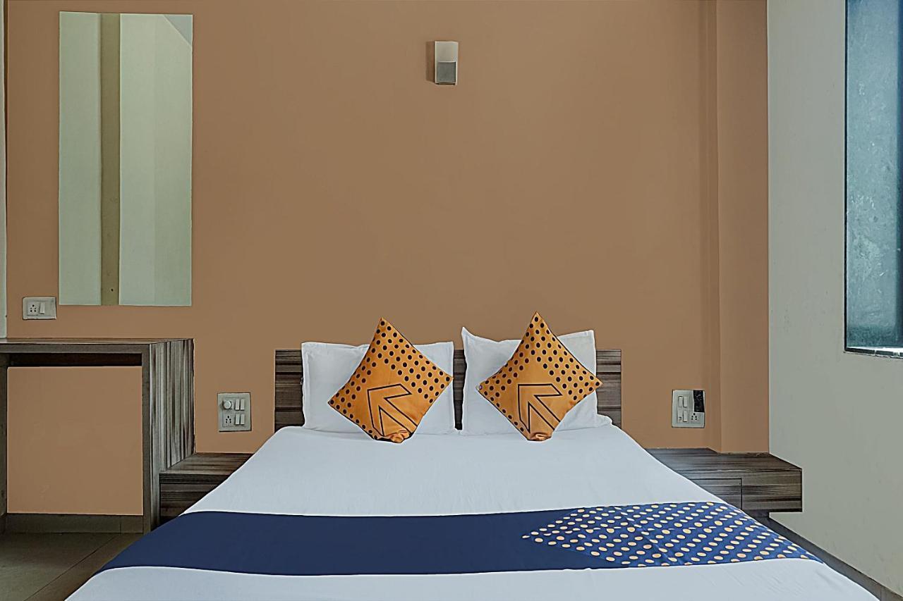 Oyo Flagship 75444 Hotel Kinara Lodging & Boarding Mangvadi Esterno foto