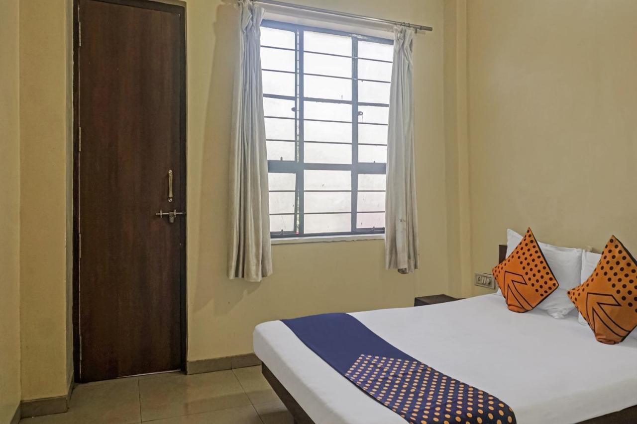 Oyo Flagship 75444 Hotel Kinara Lodging & Boarding Mangvadi Esterno foto