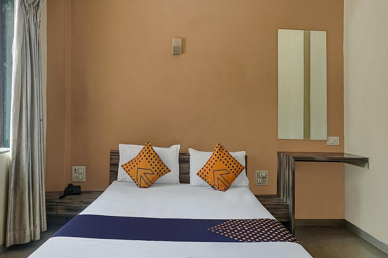 Oyo Flagship 75444 Hotel Kinara Lodging & Boarding Mangvadi Esterno foto