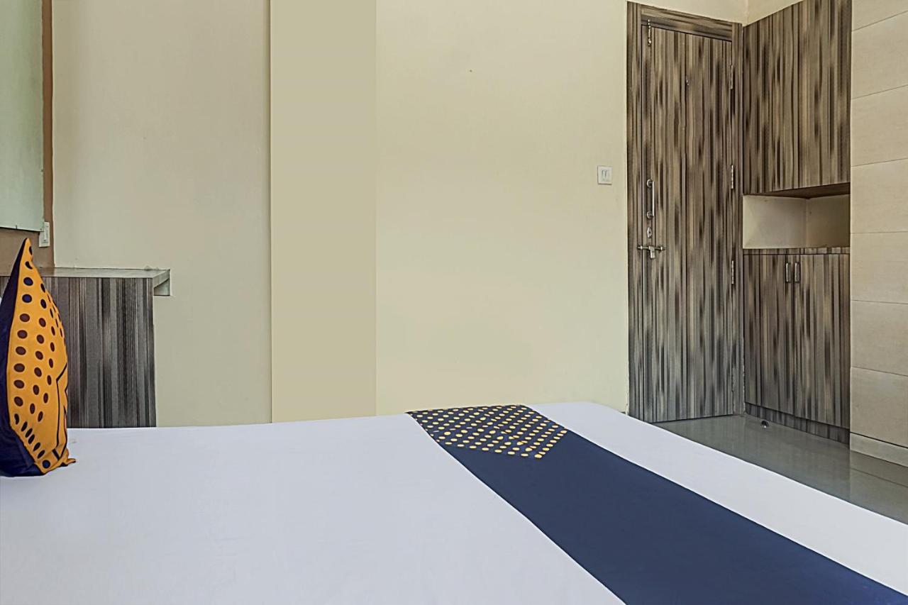 Oyo Flagship 75444 Hotel Kinara Lodging & Boarding Mangvadi Esterno foto