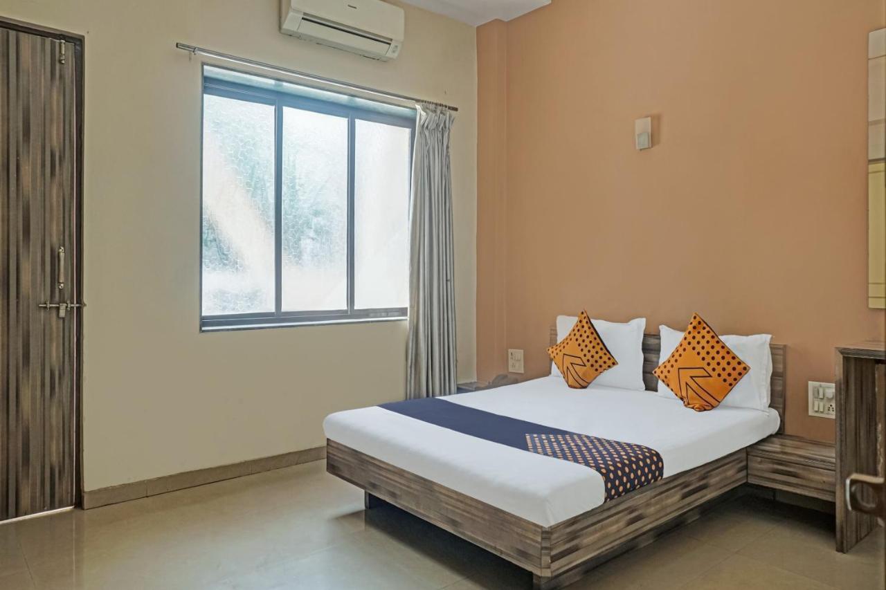 Oyo Flagship 75444 Hotel Kinara Lodging & Boarding Mangvadi Esterno foto